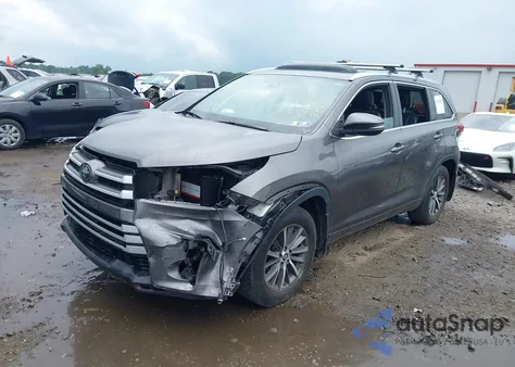 2018 Toyota Highlander Xle z USA, uszkodzony, nr VIN 5TDJZRFH0JS852388